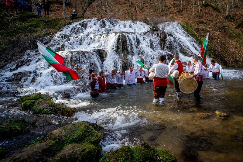 Вижте уникалната фотографска изложба „Богоявление в Малко Търново“ в Бургас