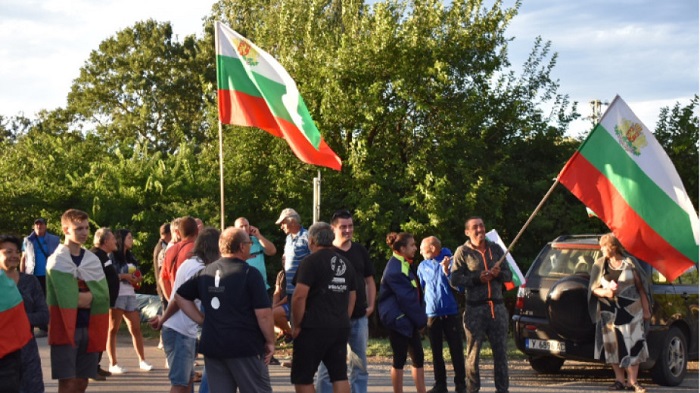 Пътят Сливен – Ямбол под блокада пети ден