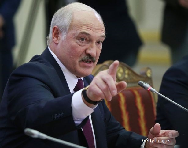 Стотици арестувани след огромния неделен протест срещу Лукашенко
