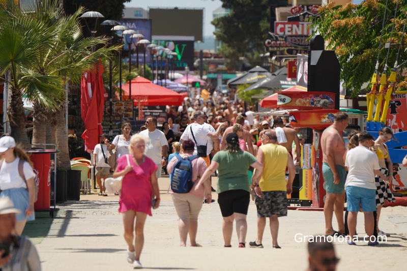 Туризмът в Бургаско се възстановява, но остава с 37 на сто под нивата от 2019 г.