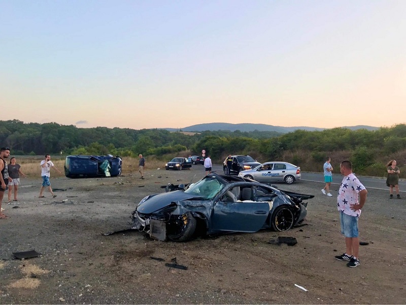 Втори живот: Група младежи оцеляха по чудо, джигит помете колата им между Ахтопол и Варвара