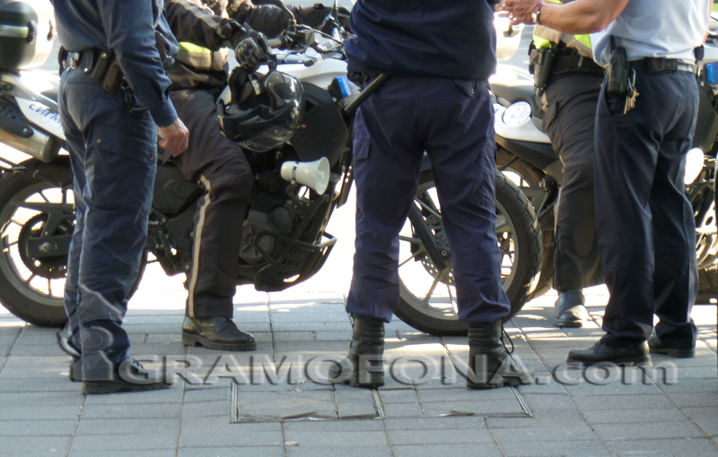 Полицейска акция в Бургас, униформени са завардили изходите на града