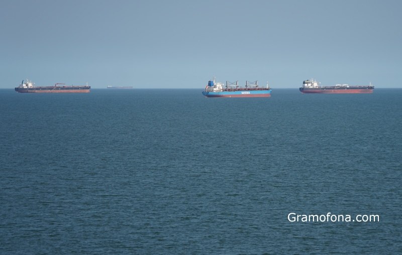 Очакват се множество танкери да доставят суров петрол в Лукойл Нефтохим Бургас