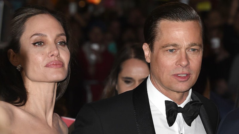 Анджелина Джоли и Брад Пит се разведоха официално