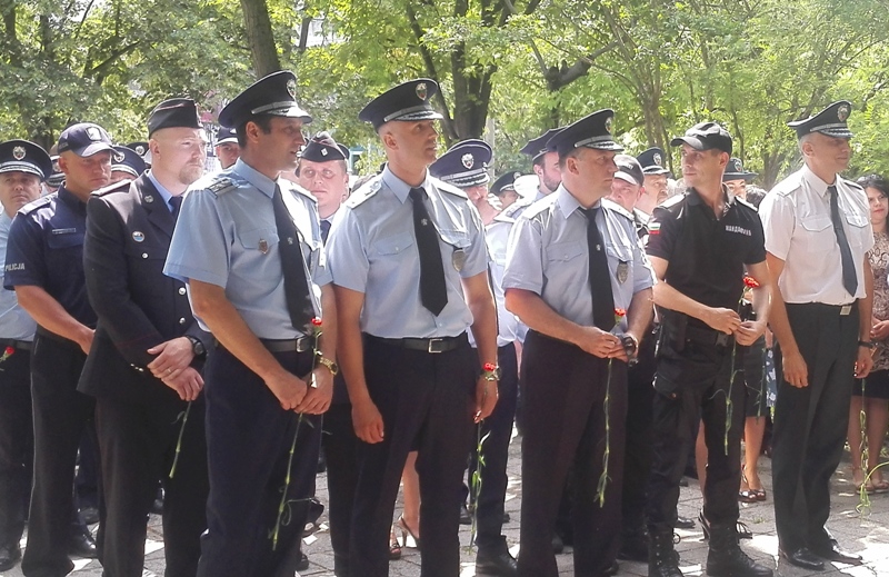 Полицаи на протест с искане за по-високо заплащане на нощния труд