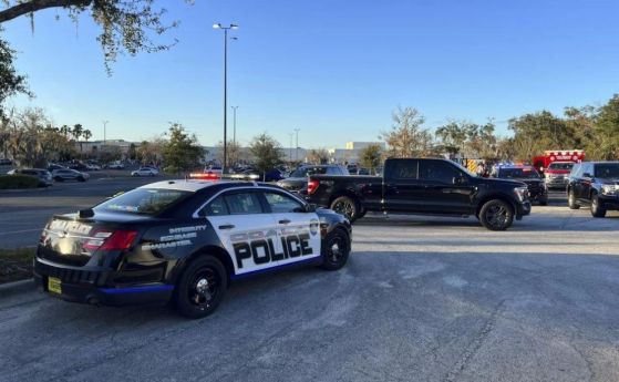 Стрелба в мол във Флорида, убит и много ранени