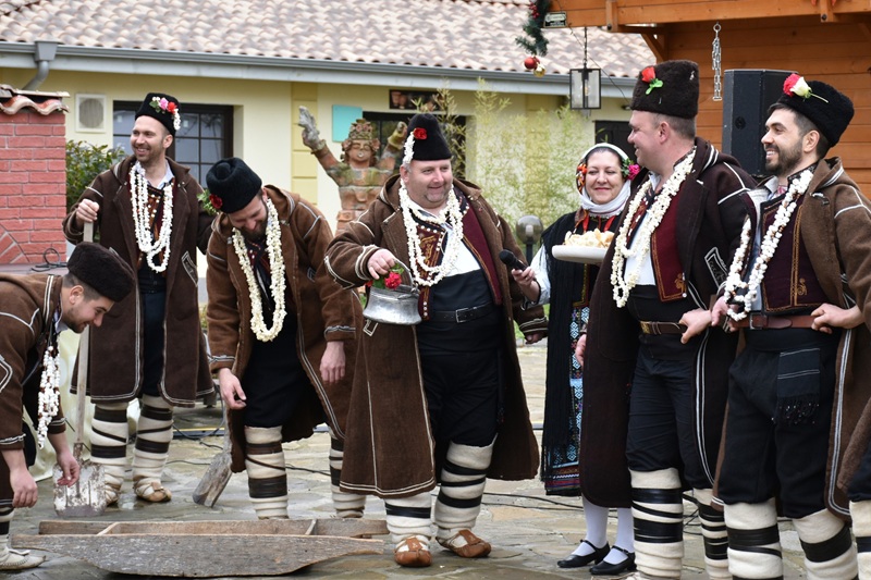 Празник в музея: Сръчни еркечки моми приготвиха зельник