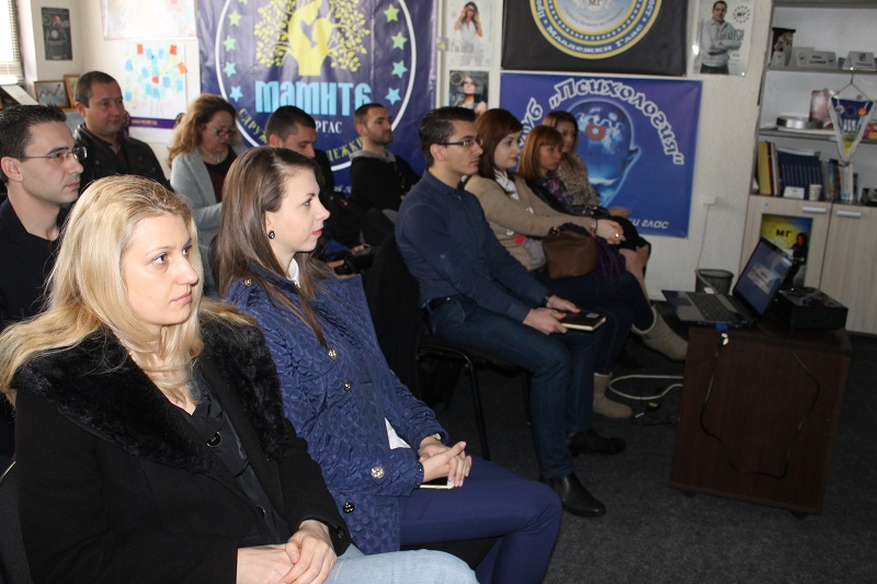 Младежки глас разпространява мира сред обществото в България