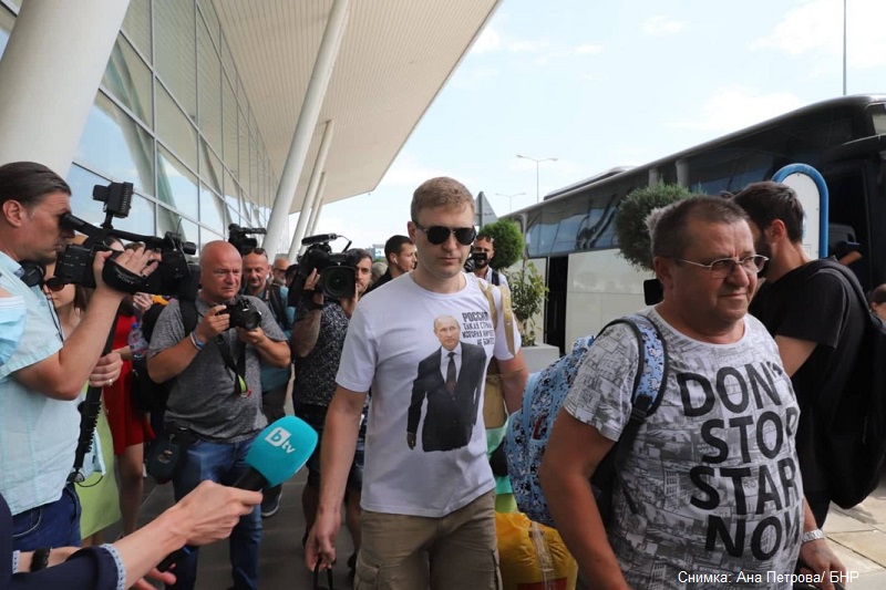 Два самолета прибират руските дипломати и семействата им от България