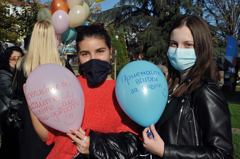Флашмоб за толерантността се проведе в Бургас