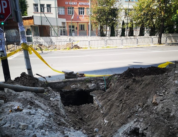 ЕВН побърка бургазлии в центъра заради подмяната на подземни кабели