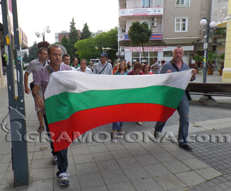Упорити бургаски вложители в КТБ: Отворете банката!