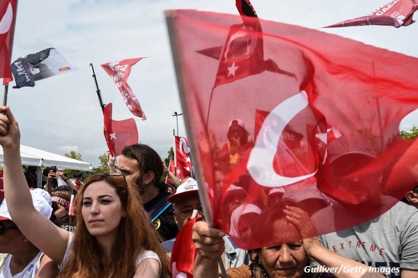 В Турция гласуват и за президент, и за парламент