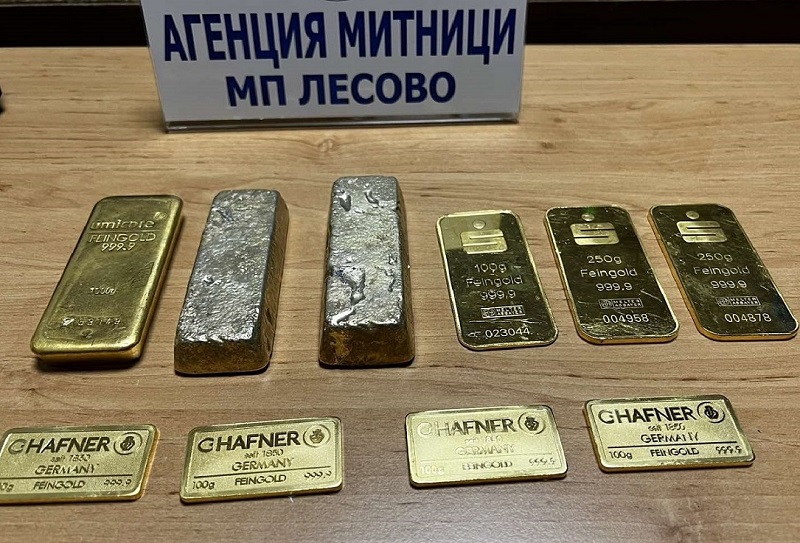 Над 4 кг контрабандни златни изделия задържаха митничарите на Лесово