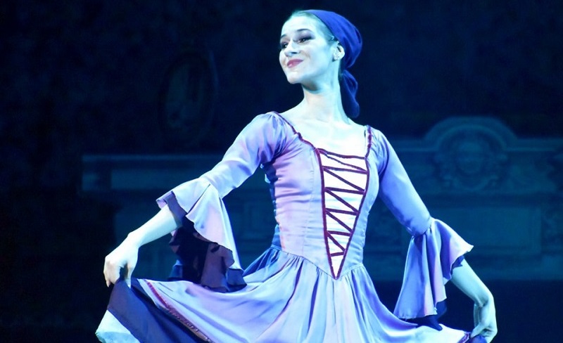 Нежна и брутално издръжлива – бургаска балерина игра на сцената с 39 градуса