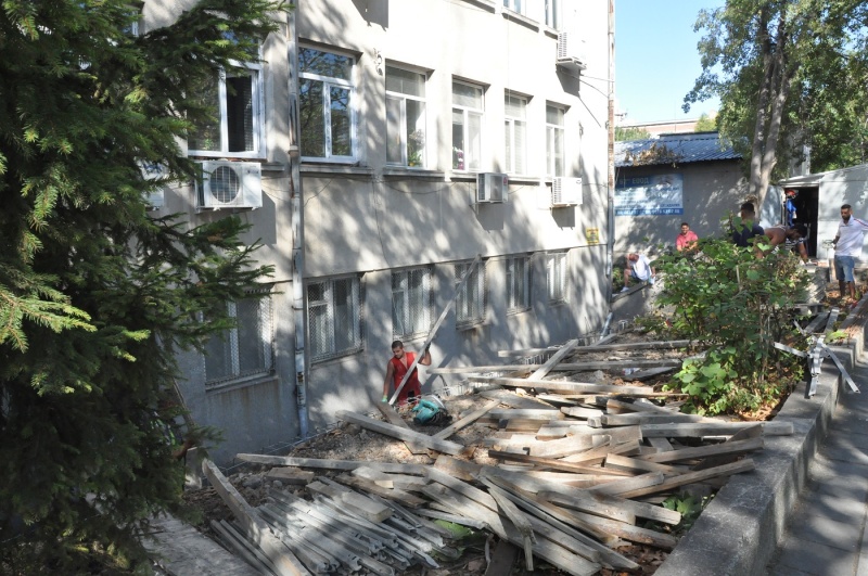 Укрепват Трета поликлиника