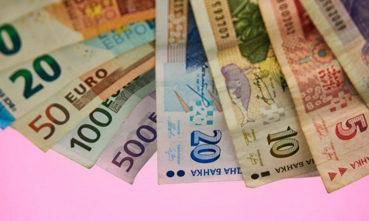 Курсът на лева към еврото да се променя само с ратификация на парламента, предлага премиерът