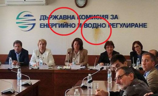 Яйца хвърчаха в ДКЕВР при обсъждането на цената на тока