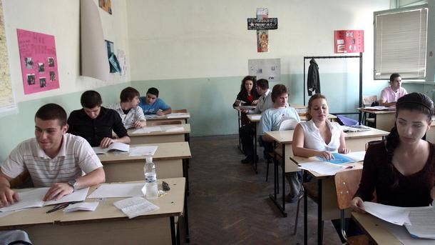 От 3126 зрелостници в Бургаско само един избра матура по италиански