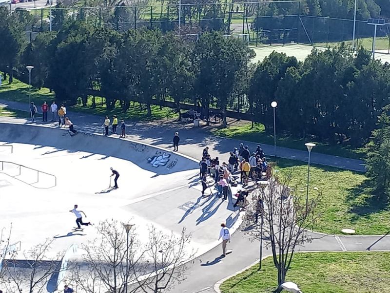 Деца масово играят без маски в парка: Бургазлии гневни – и ние ще ги свалим