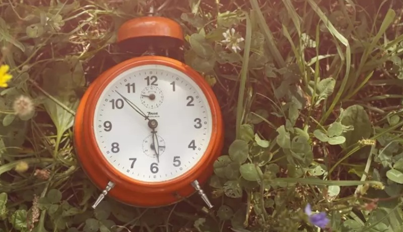 В неделя сутрин минаваме към лятното часово време