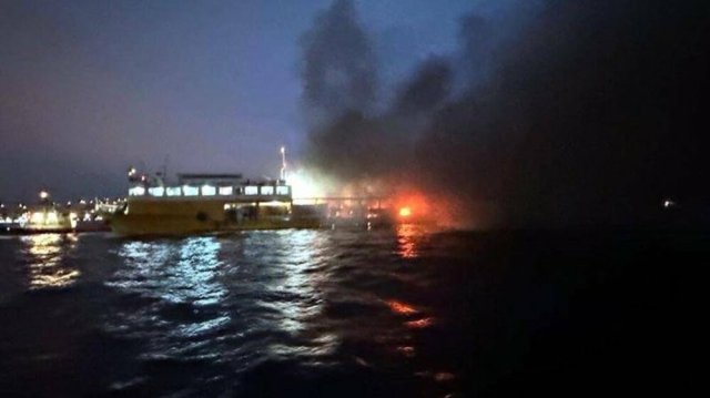 30 души пострадаха при пожар на ферибот в Мраморно море