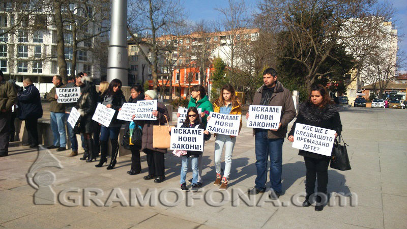 Родители в черно: Правосъдието да се разбърза, за да има възмездие за жертвите на пътя