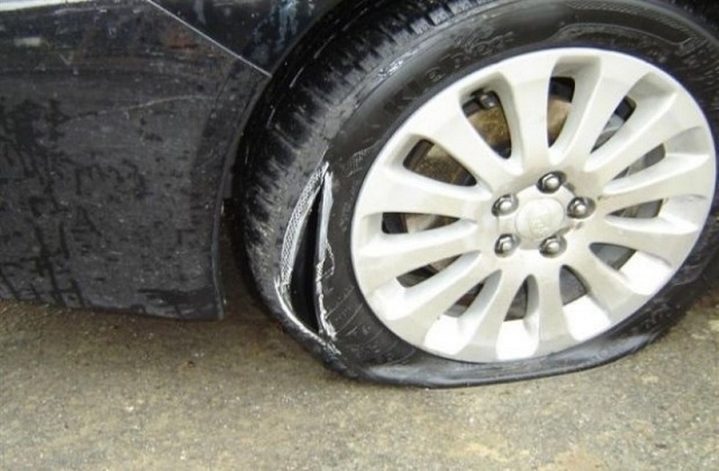 12 автомобила осъмнаха с нарязани гуми в карнобатско село