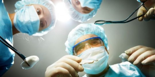 45 лекари участваха в най-сложната трансплантация на лице в света
