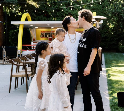 Марк Зукърбърг и съпругата му показаха трите си дъщери