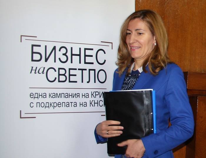 Министър Ангелкова: НАП и МВР ще вдигат приходите в туризма