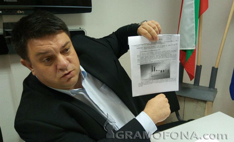 Атанас Зафиров: Военната прокуратура да провери, как фирма без лиценз продаде 800 пистолета