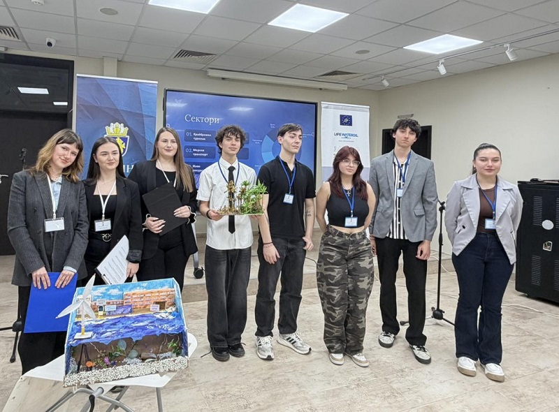 Ученици от ПГХТ „Акад. Н. Д. Зелинский“ впечатлиха журито на юбилейната екологична конференция в Бургас