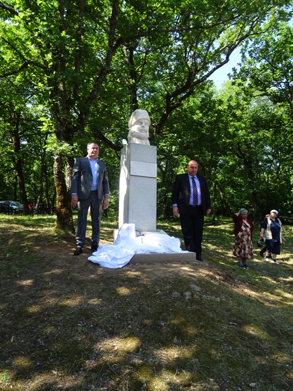 Откриха бюст-паметник на войводата Стефан Караджа