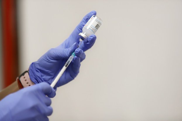 Русия тества ваксина срещу COVID под формата на назален спрей