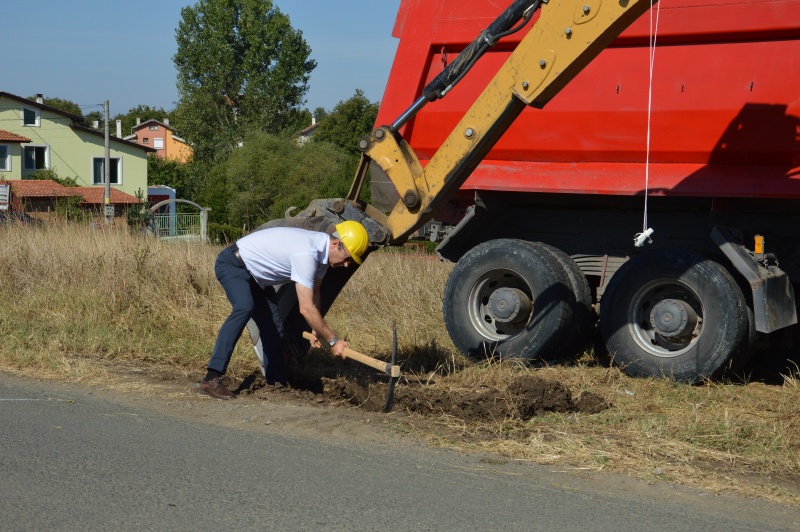 Старт на ремонта на пътя между селата Росен и Равна гора
