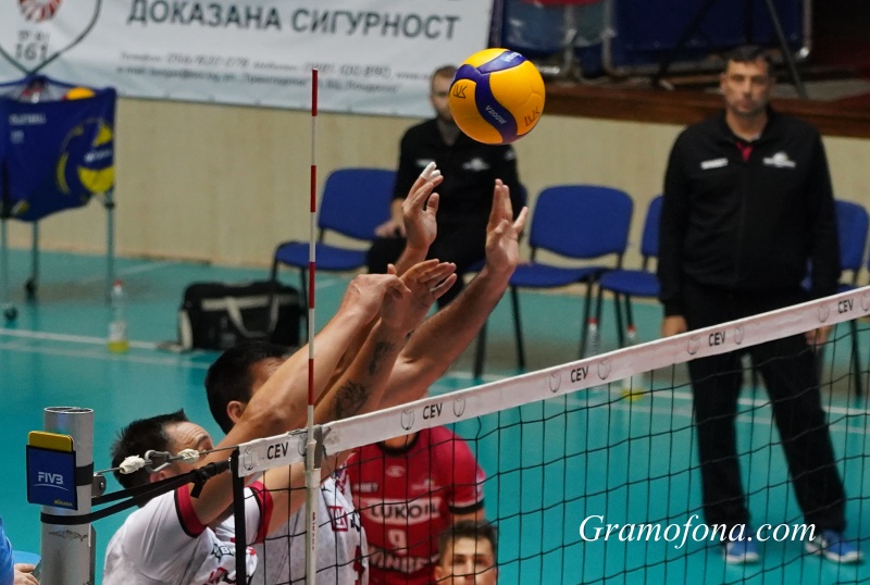 И „Нефтохимик“, и „Дея спорт“ са четвъртфиналисти за Купата на България