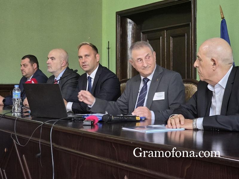 Маноил Манев от Бургас: Не е вярно, че с минимална заплата можеш да наемеш професионален охранител в мол