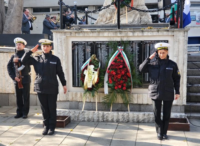 Бургас почете с панихида загиналите български воини