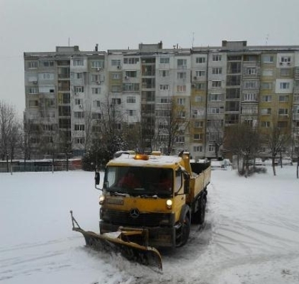 22 машини ще чистят Бургас от снега