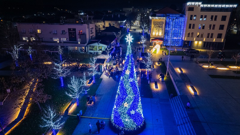 Първият ден от Коледния фестивал озари Царево