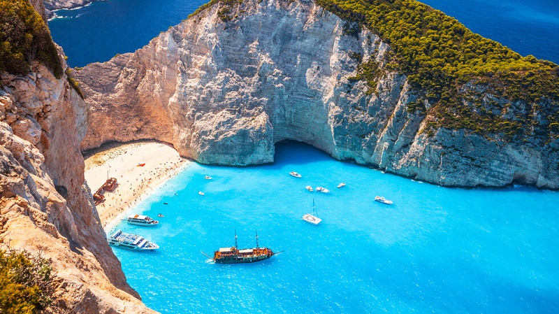 Известен гръцки плаж остава затворен това лято