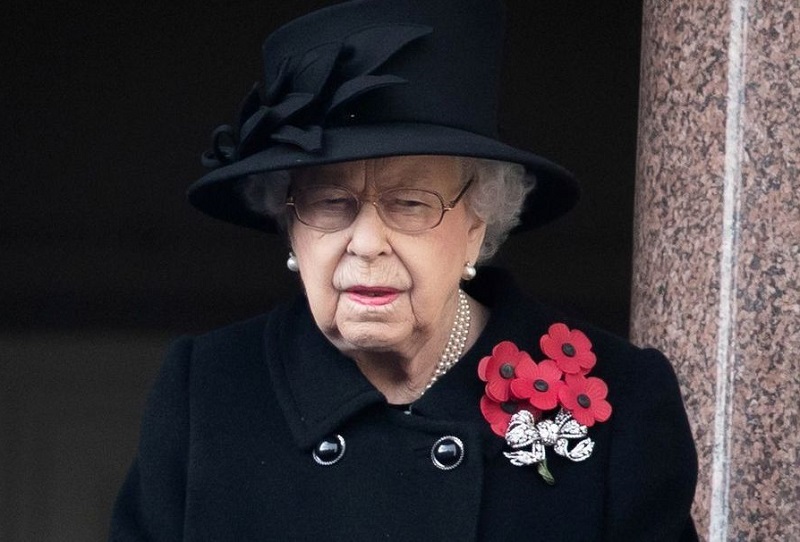 Кралица Елизабет е под лекарско наблюдение, медици са притеснени за здравето й
