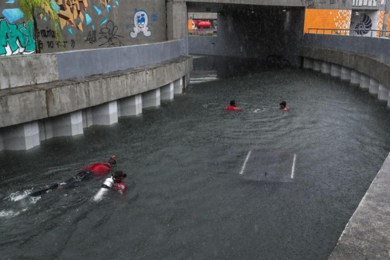 Бедствено положение в Рио де Жанейро заради наводнения, има загинали