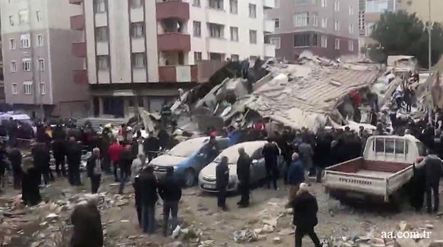 8-етажна жилищна сграда рухна в Истанбул