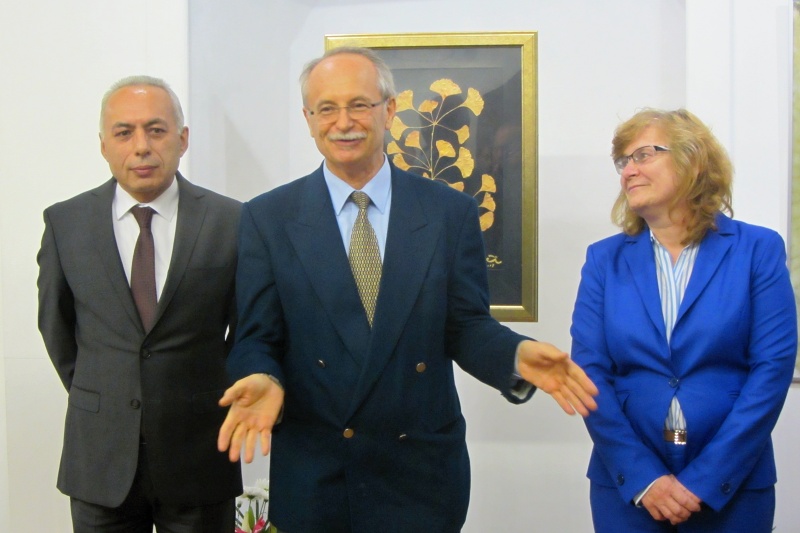 Турският консул нареди първата изложба в живота си в Бургас