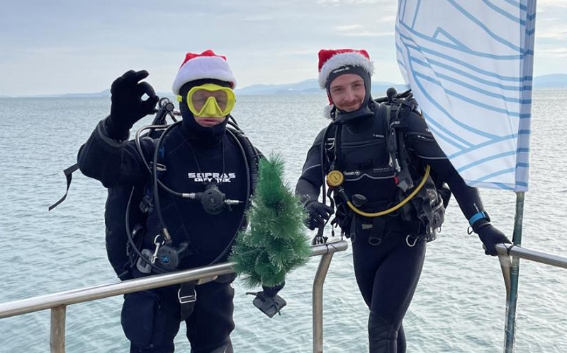 Водолази организират коледно гмуркане на Моста