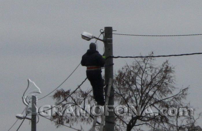 След четири денонощия на тъмно: Възстановиха електрозахранването в Граматиково, Калово и Евренозово