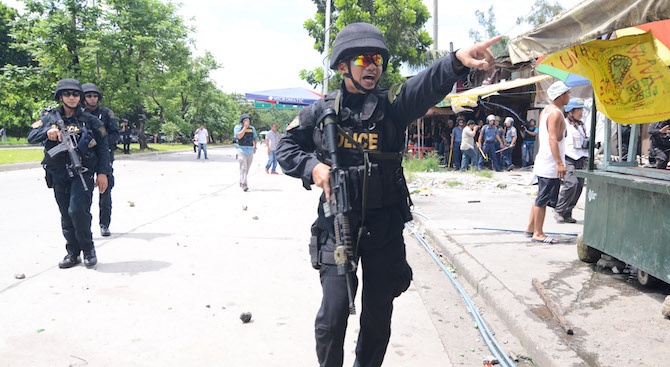 Десетки убити и ранени след бомбен атентат във Филипините