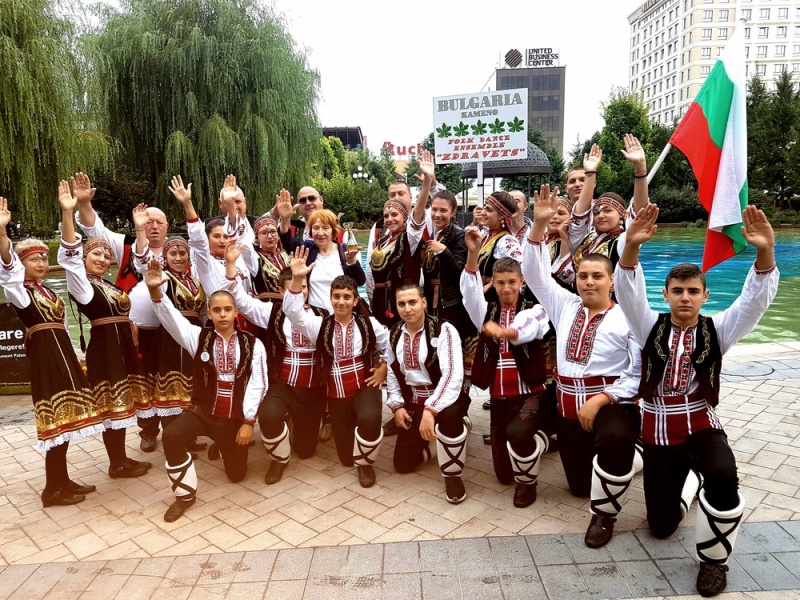 Танцов ансамбъл от Камено впечатли на фестивал в Румъния